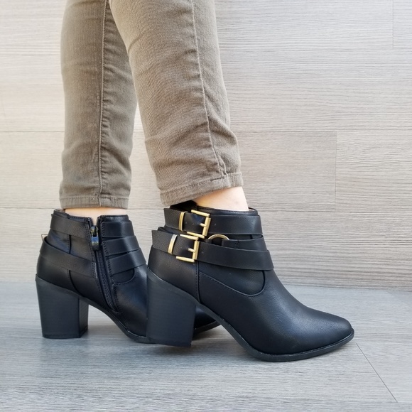 Shoes - Pointy Toe Black Ankle Boots w/ Buckles-B